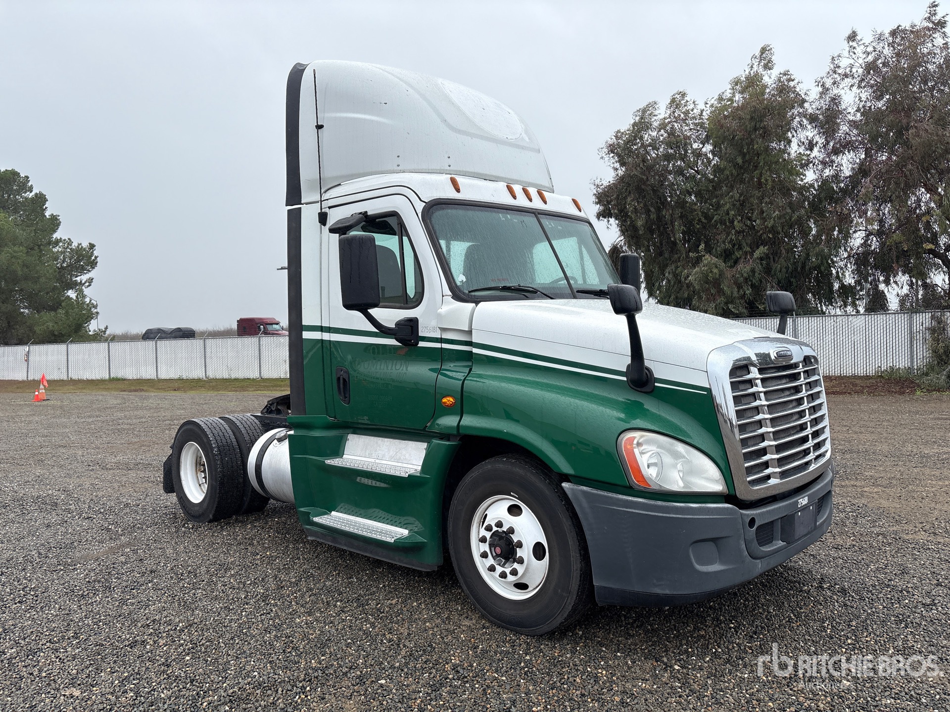 Aspect général with Image, coin avant droit