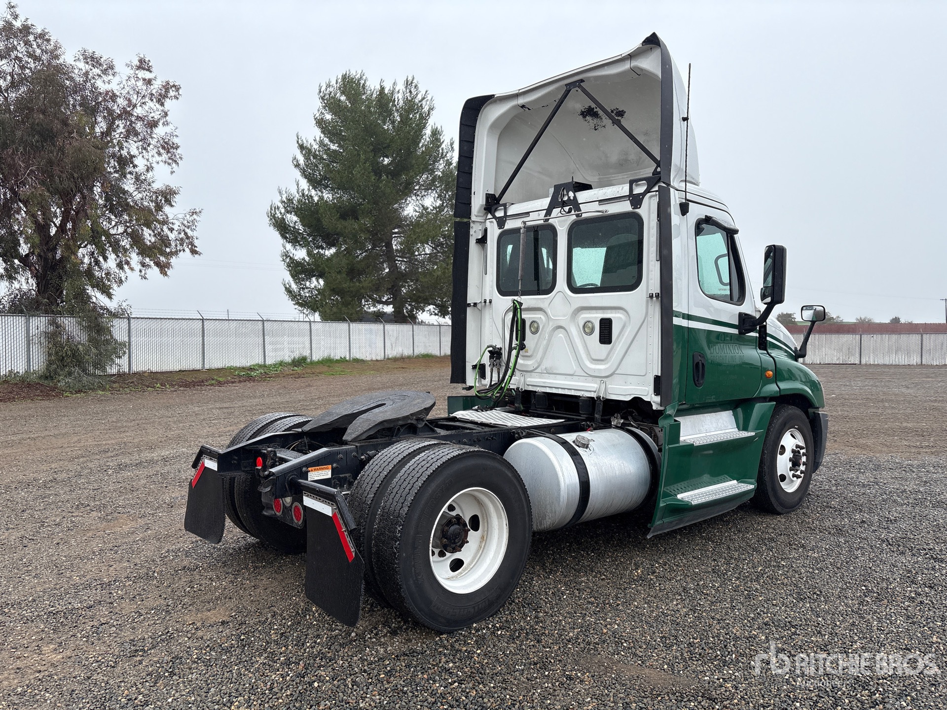 Aspect général with Image, coin arrière droit