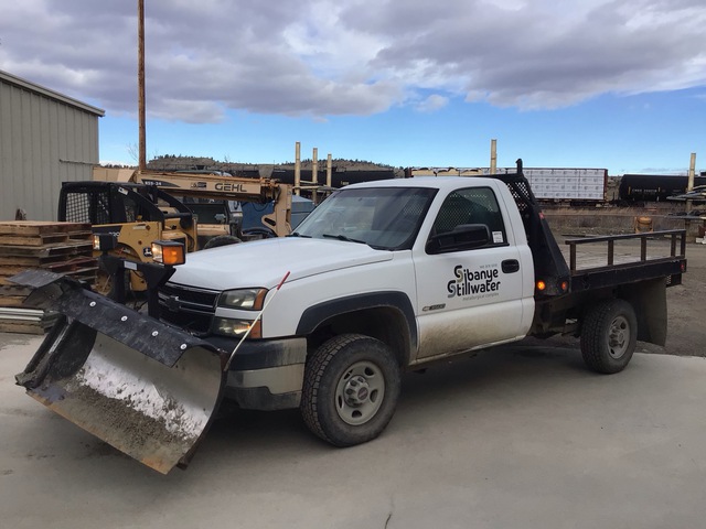 2006 Chevrolet 3500 4x4 Flatbed Truck w/ Snow Plow