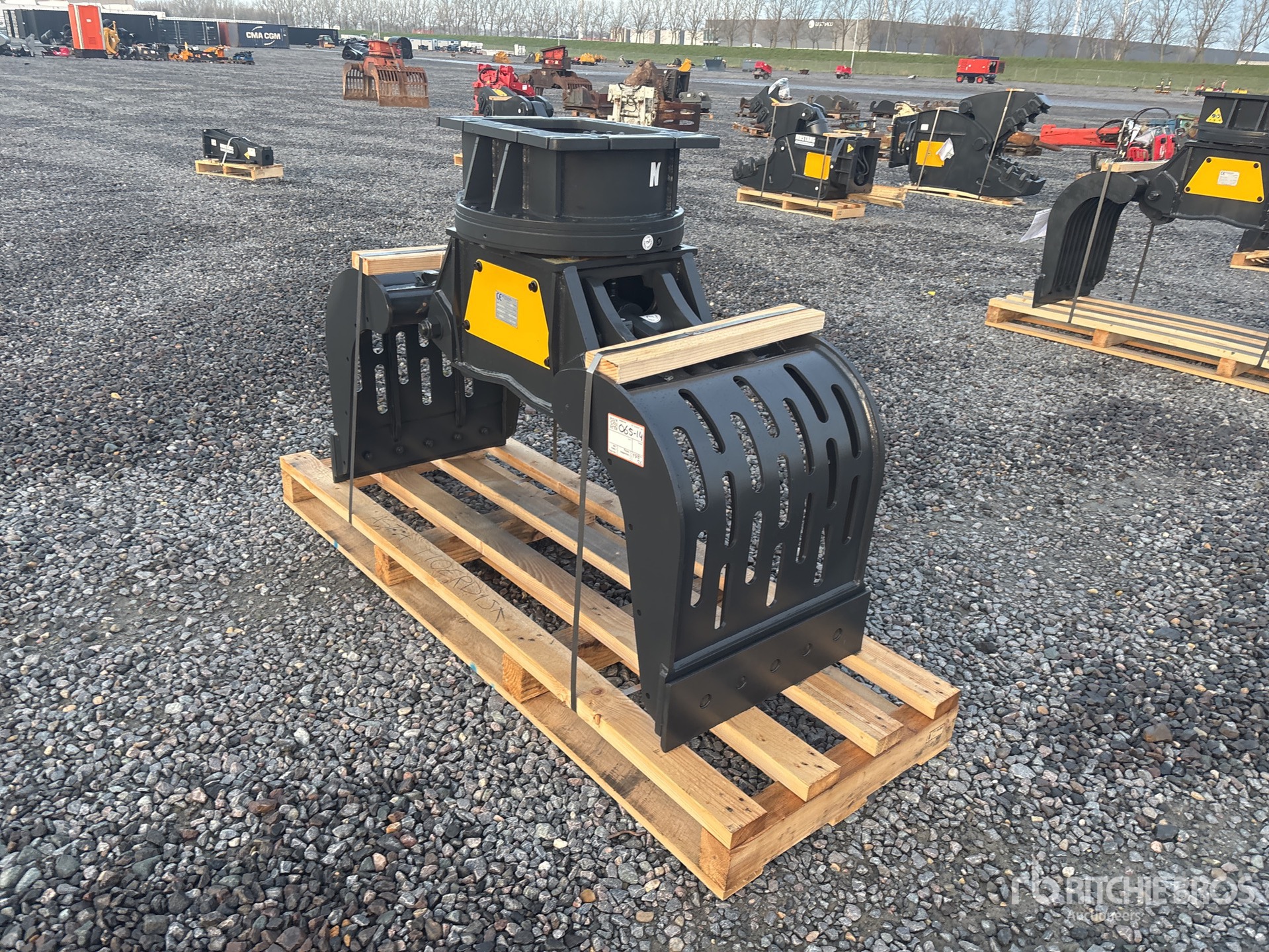 General Appearance with Bild, Ecke vorne rechts