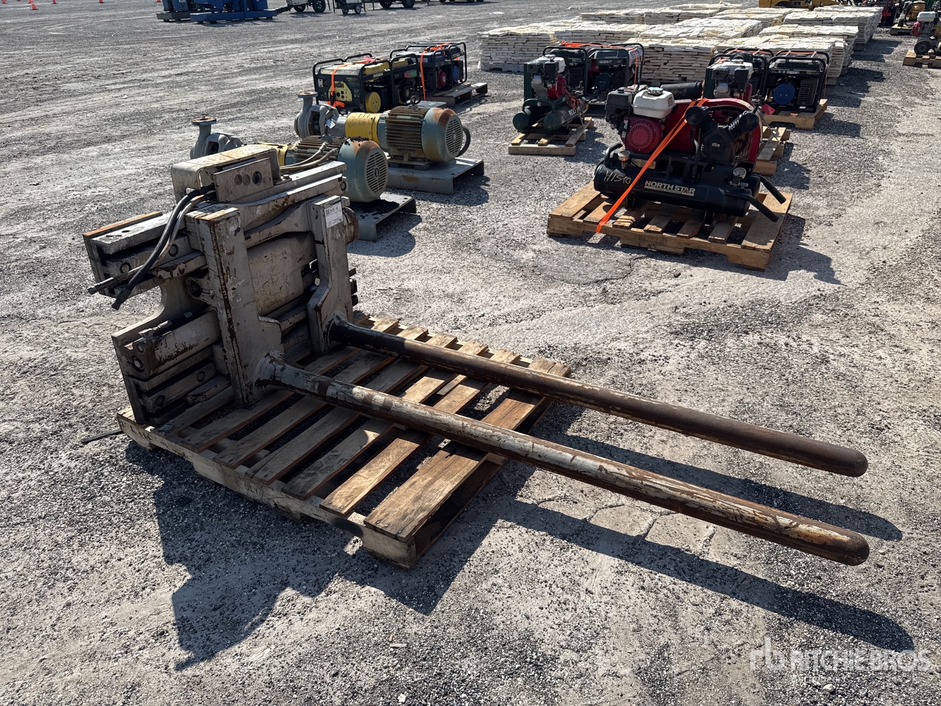 General Appearance with Bild, Ecke vorne rechts