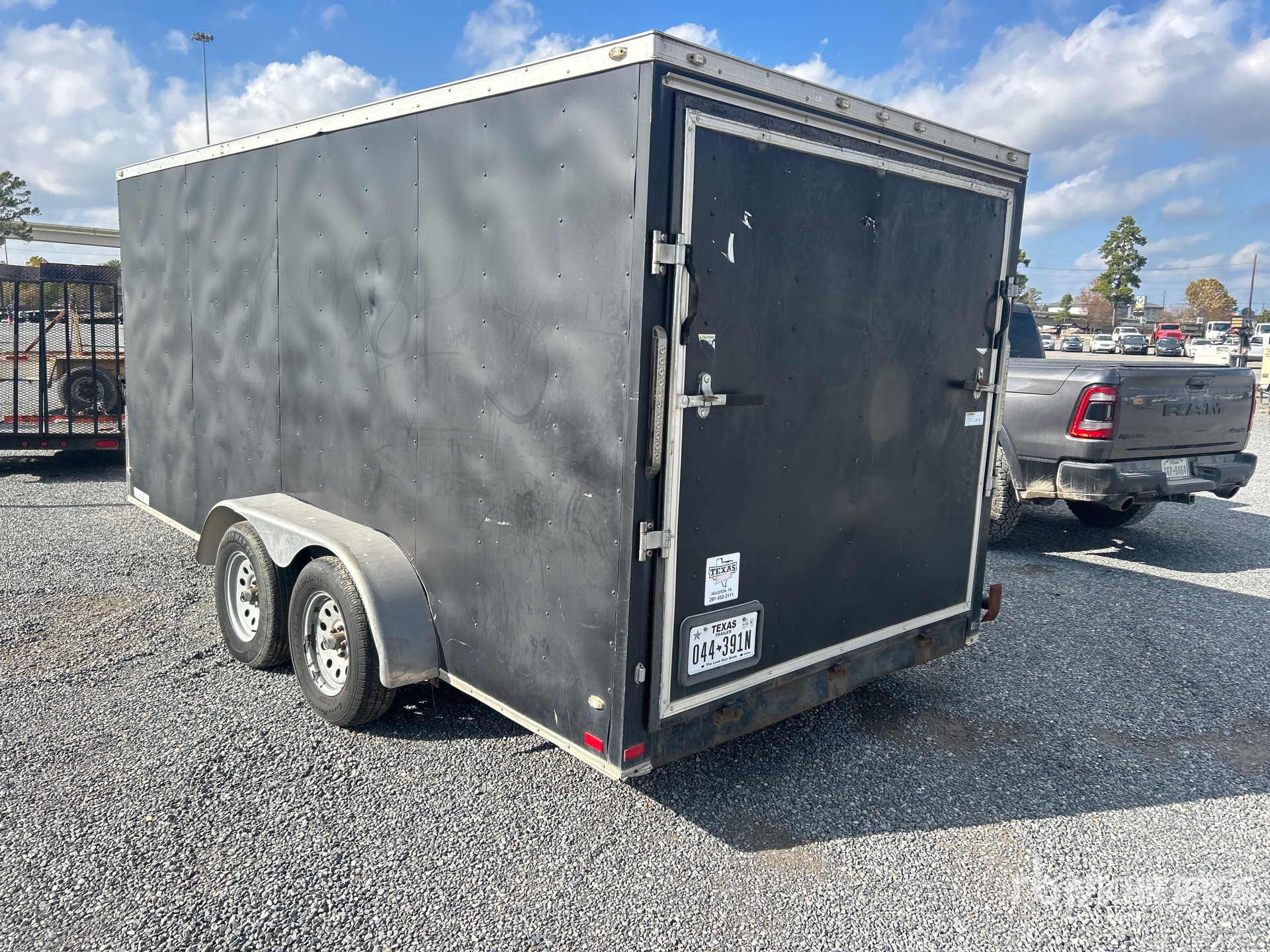 General Appearance with Foto, angolo posteriore sinistro