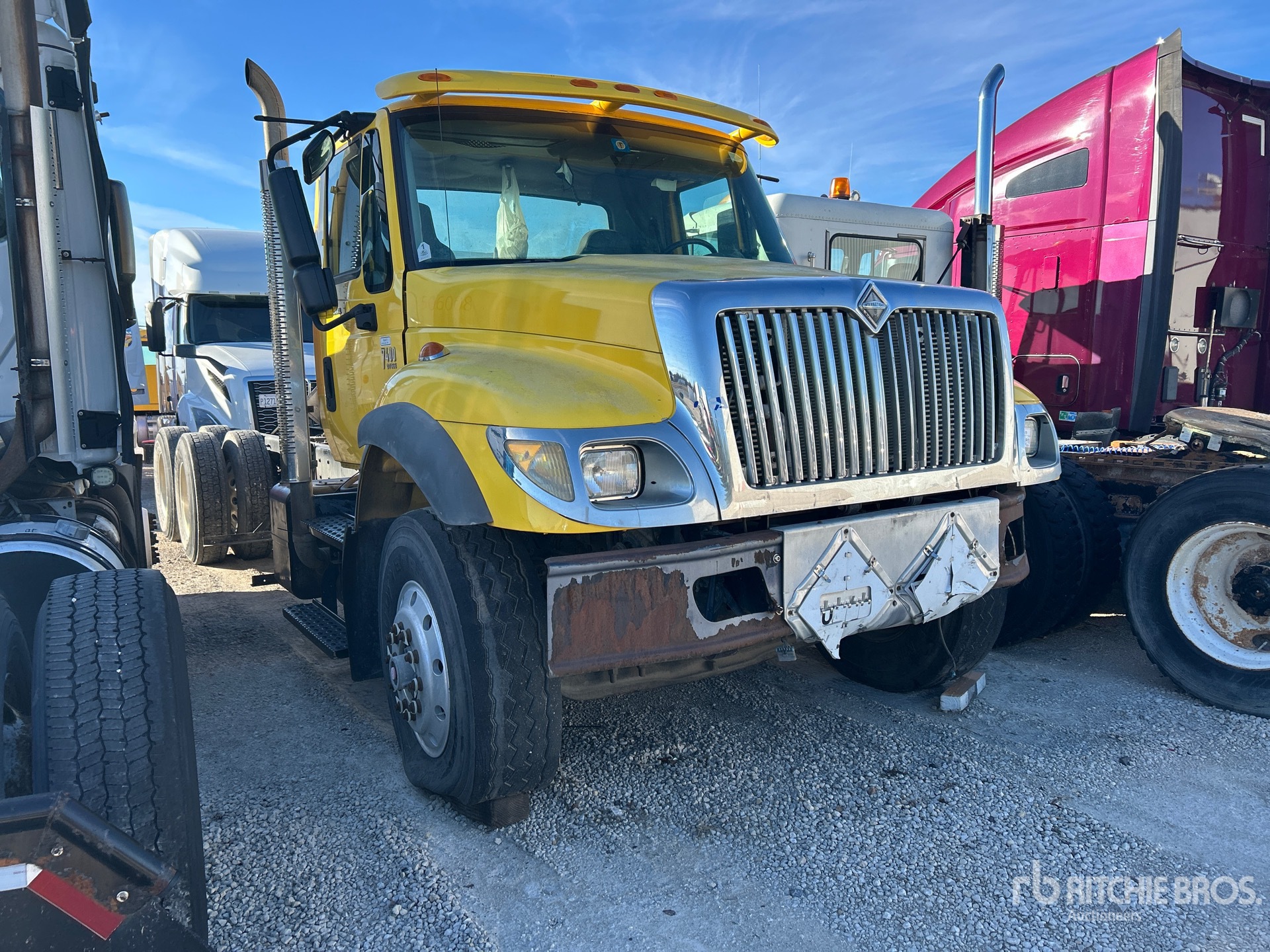 General Appearance with Picture, Right Front Corner