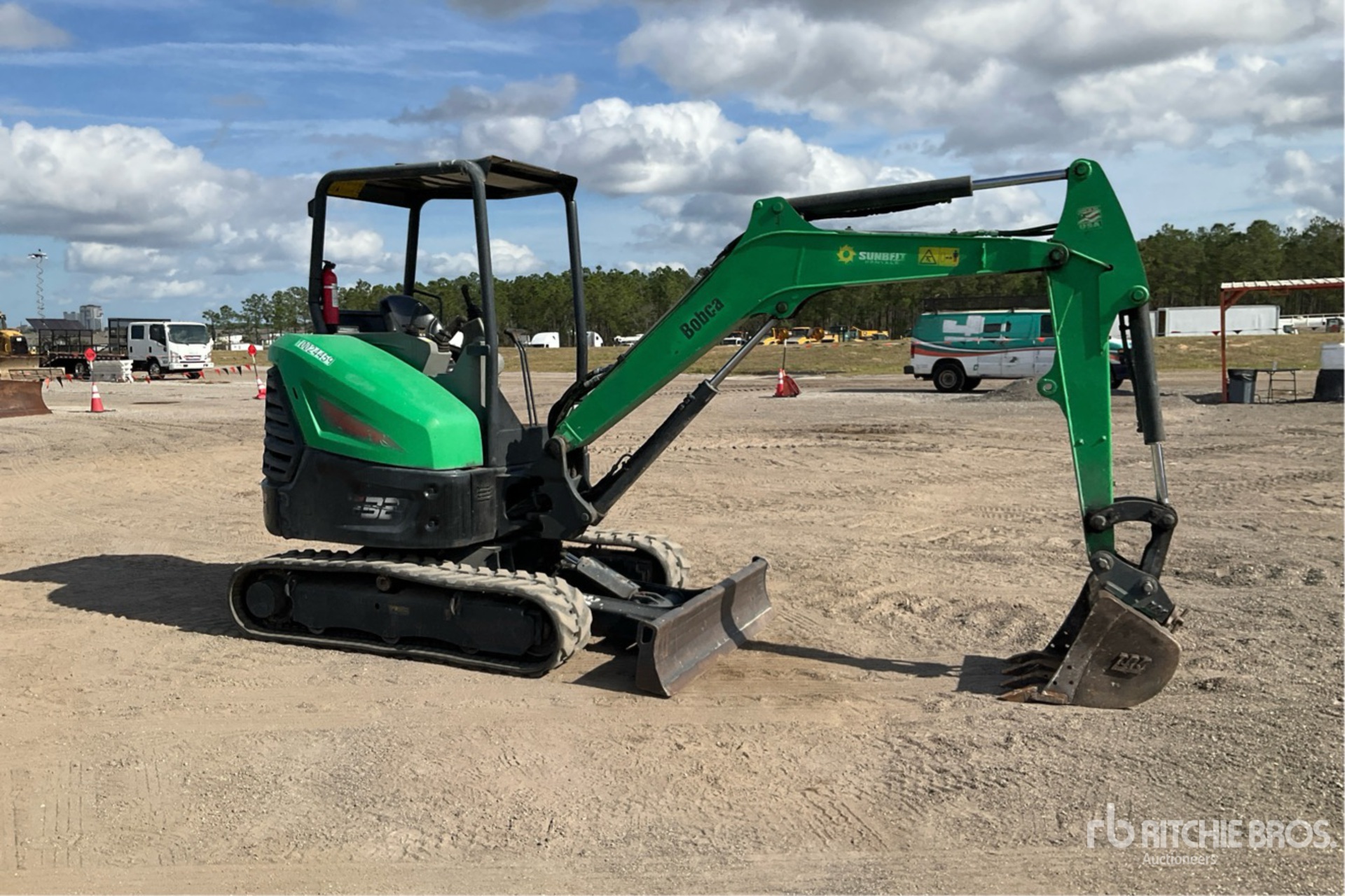 General Appearance with Picture, Right Front Corner