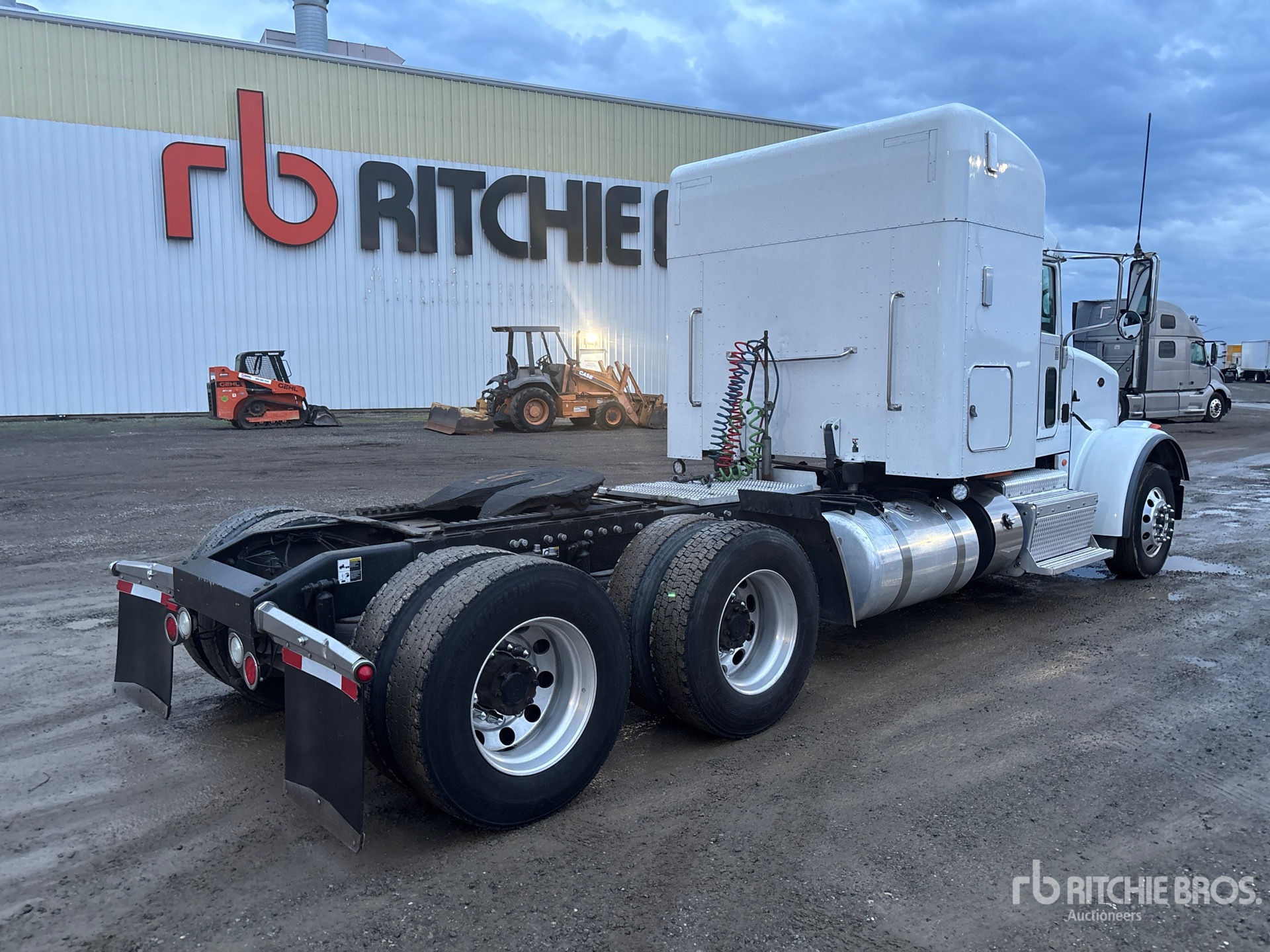 General Appearance with Foto, angolo anteriore sinistro