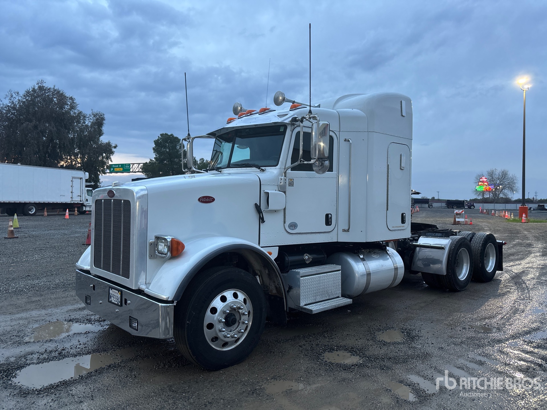 General Appearance with Foto, angolo anteriore sinistro