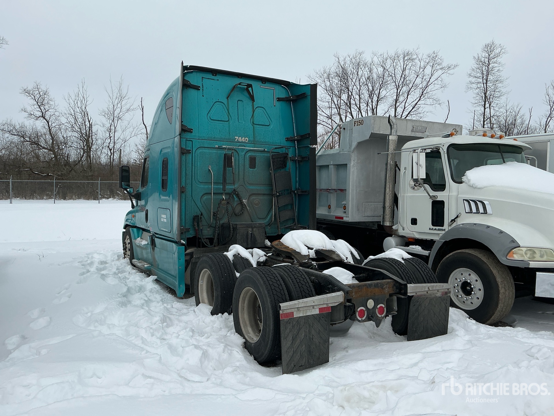 Aspect général with Image, coin arrière droit