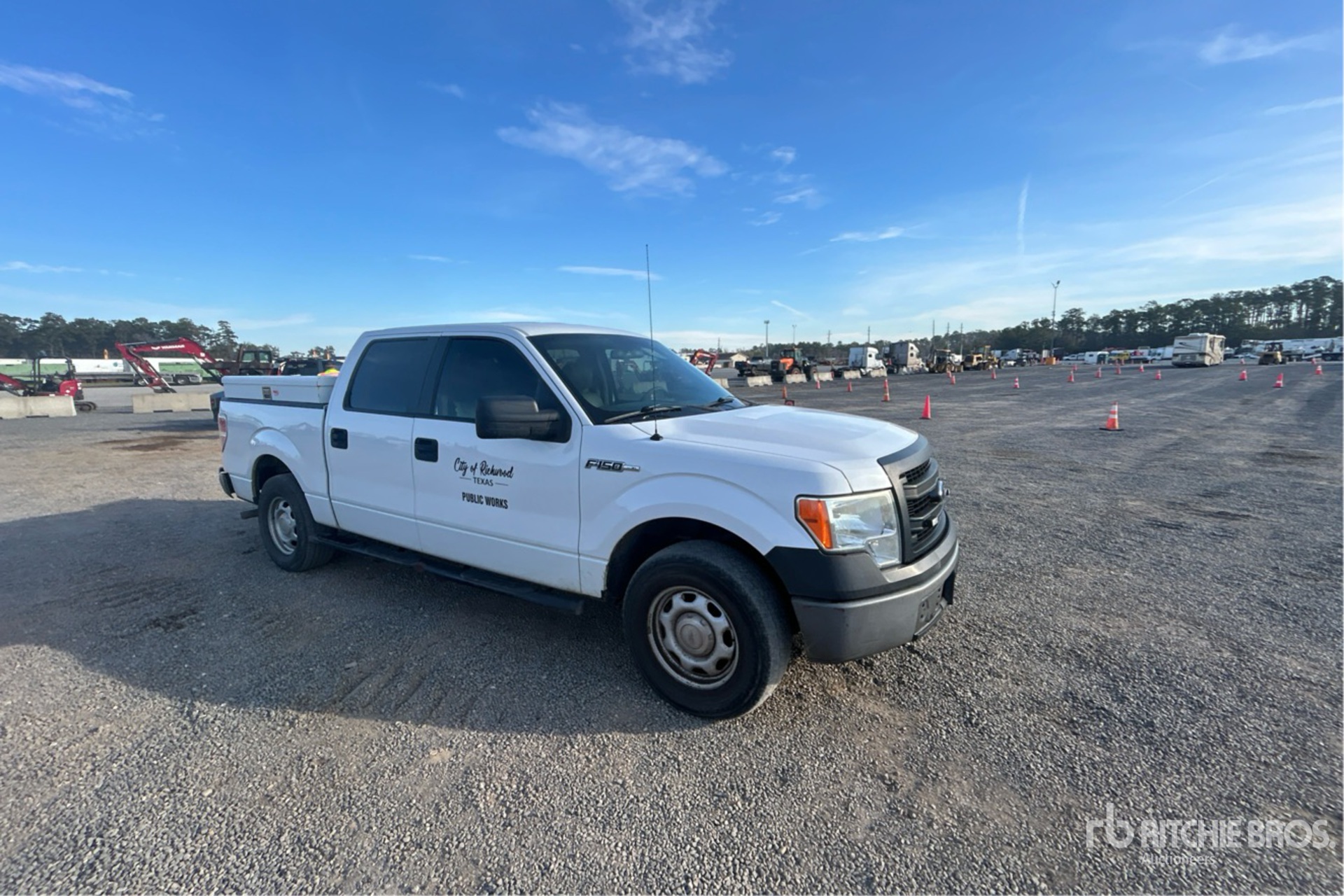 General Appearance with Picture, Right Front Corner