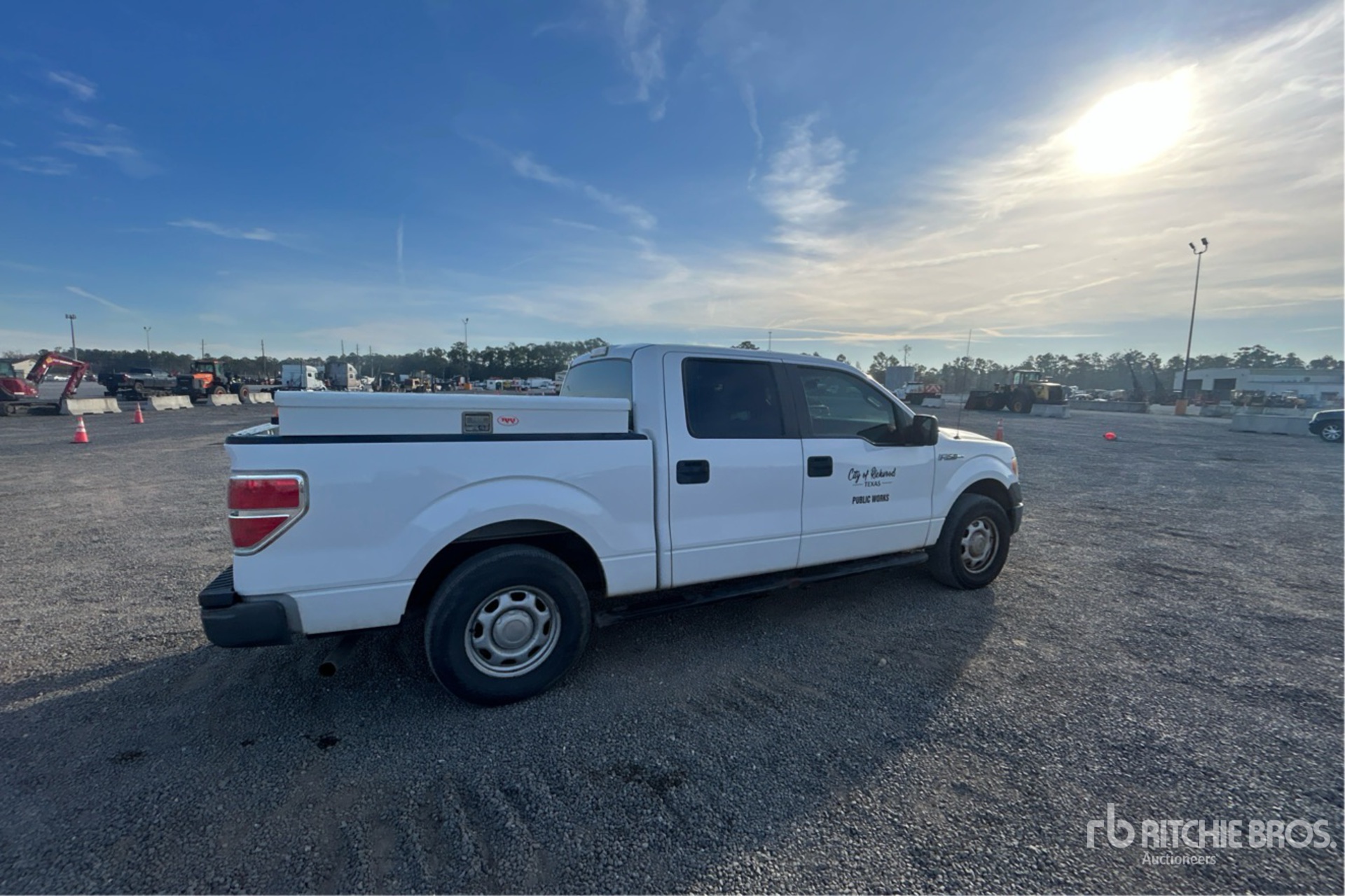 General Appearance with Picture, Right Rear Corner