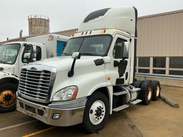 2016 Freightliner Cascadia 125 6x4 T/A Day Cab Truck Tractor (Inoperable)