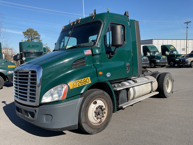 2018 Freightliner Cascadia 113 4x2 S/A Day Cab Truck Tractor
