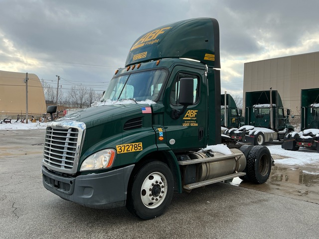 2018 Freightliner Cascadia 113 4x2 S/A Day Cab Truck Tractor