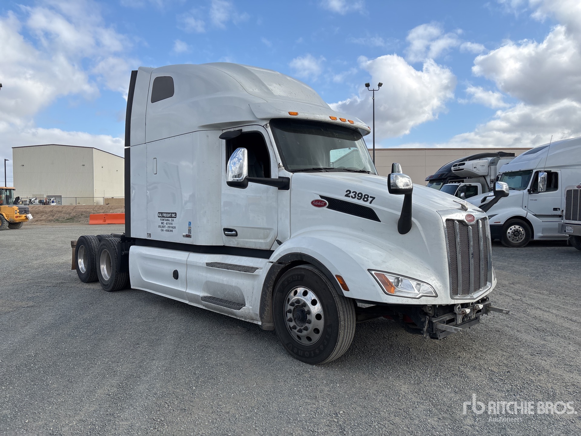 General Appearance with Bild, Ecke vorne rechts