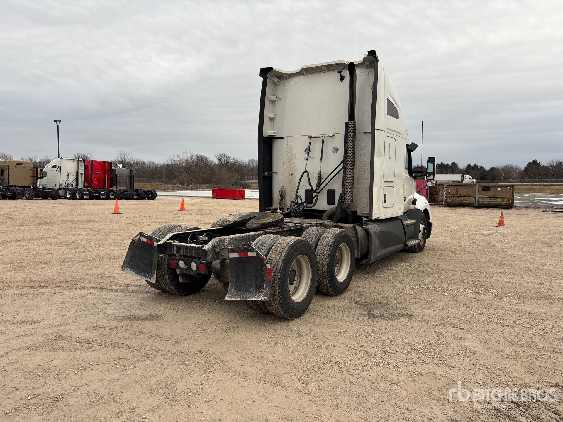 Aspect général with Image, coin arrière droit