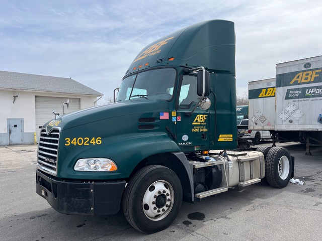 2015 Mack CXU612 4x2 S/A Day Cab Truck Tractor
