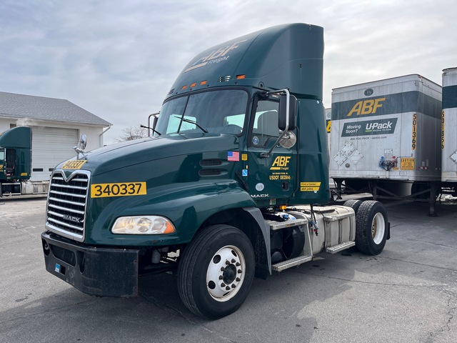 2015 Mack CXU612 4x2 S/A Day Cab Truck Tractor