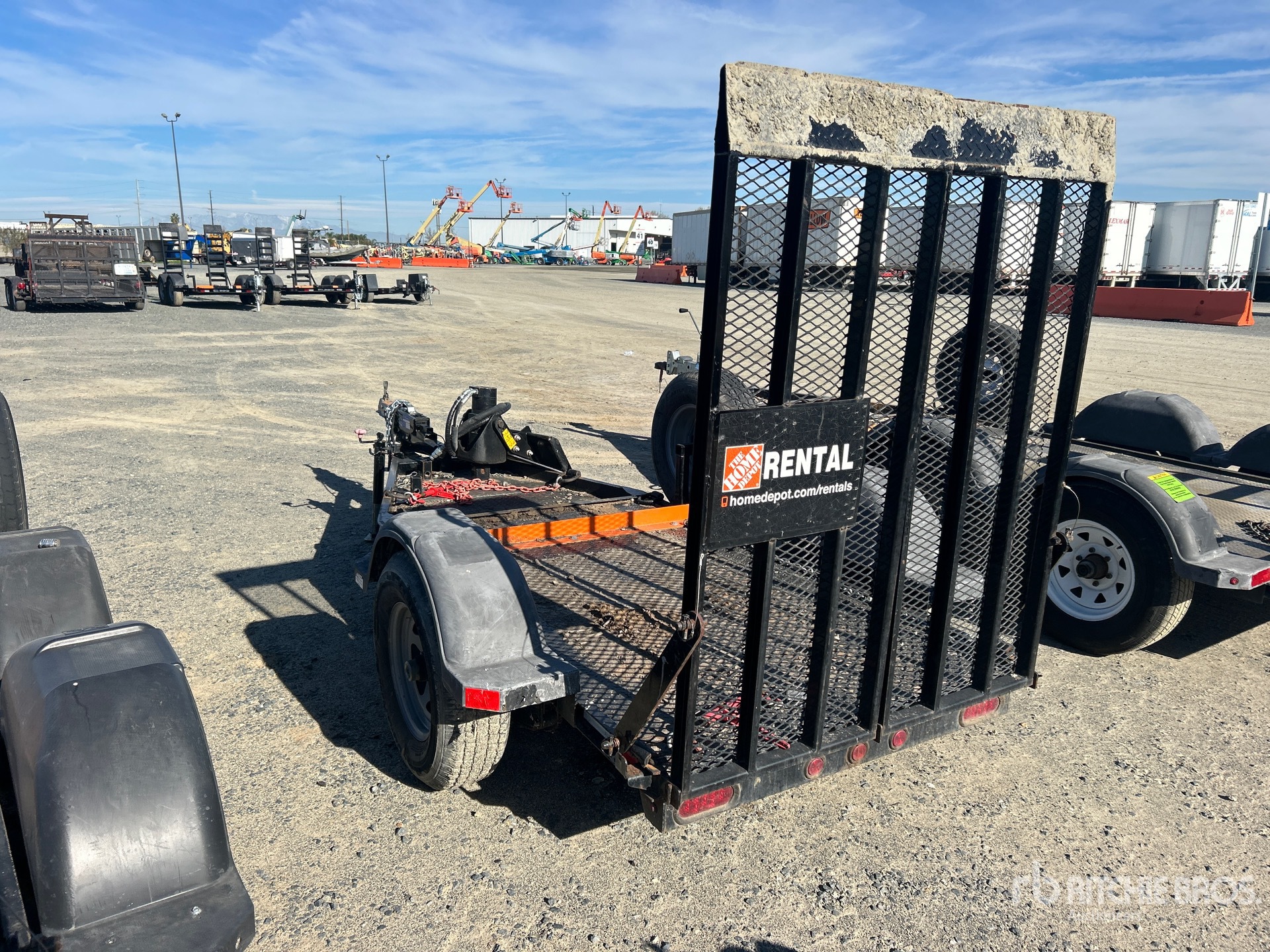 General Appearance with Foto, angolo posteriore sinistro