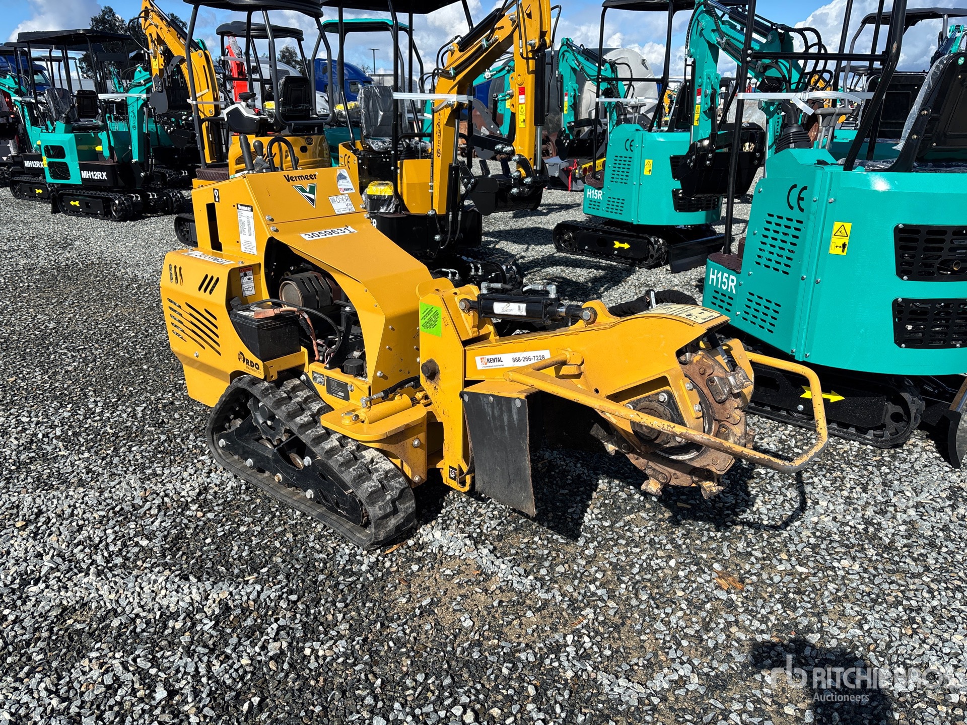 General Appearance with Picture, Right Front Corner