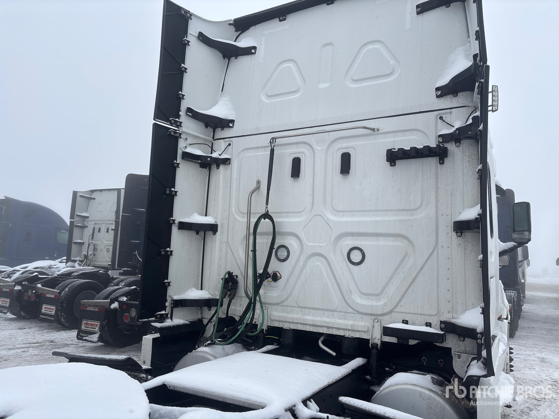 2023 Freightliner CASCADIA 126