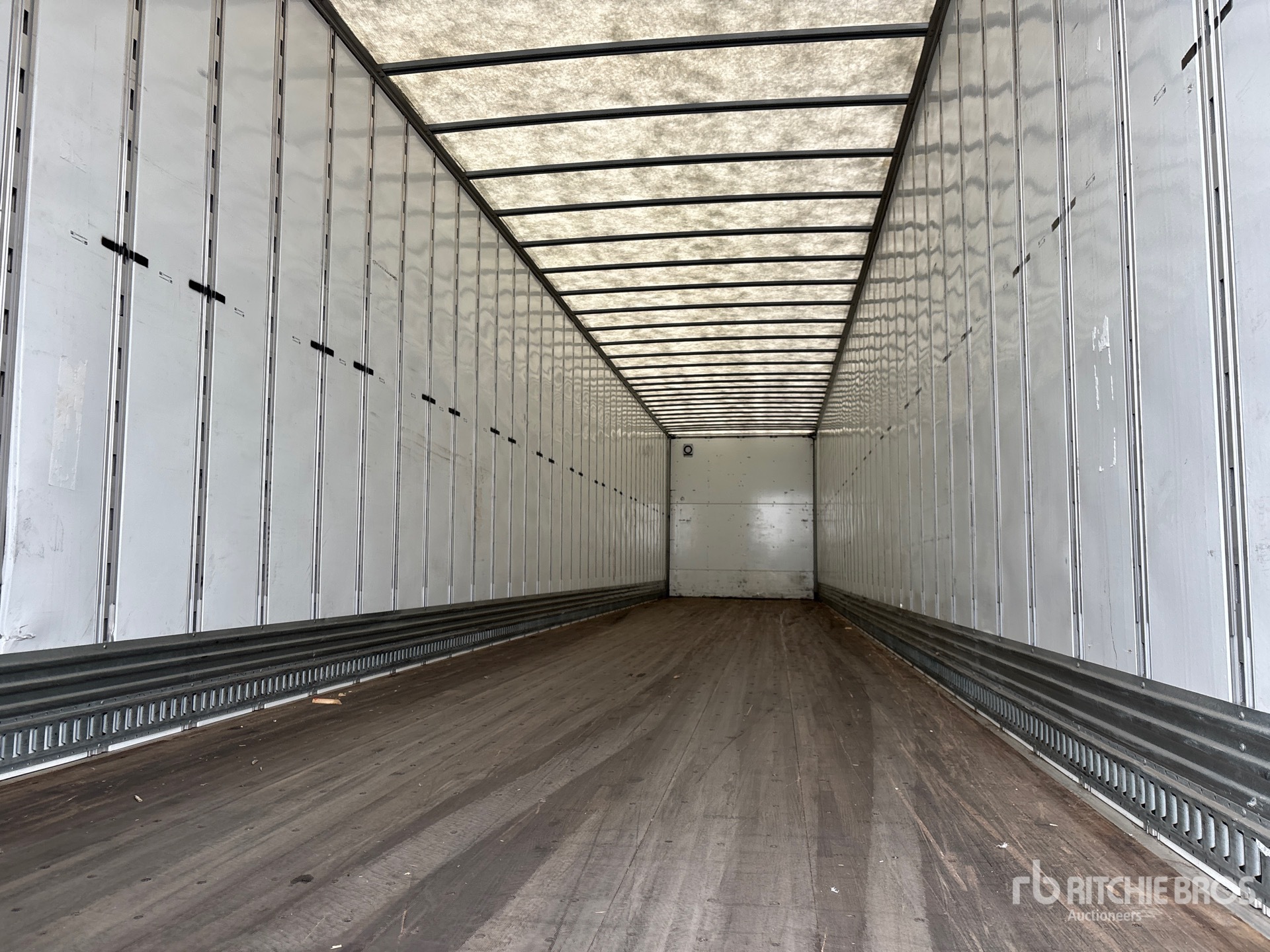 2024 Vanguard 53 ft x 102 in T/A