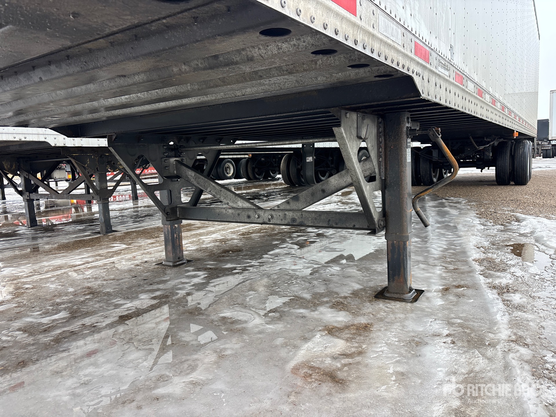 2024 Vanguard 53 ft x 102 in T/A