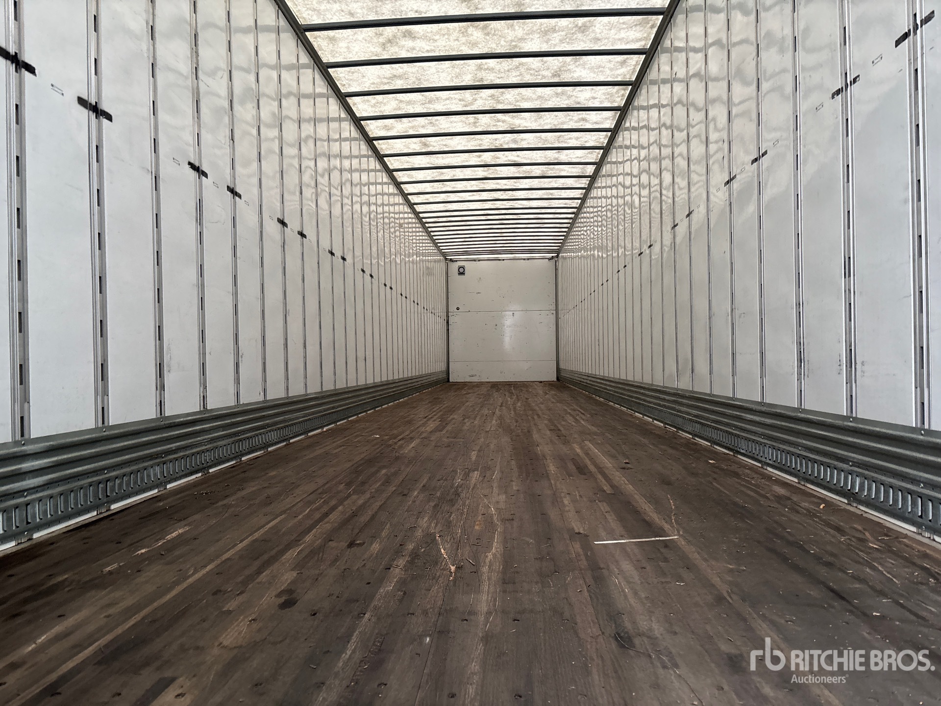 2024 Vanguard 53 ft x 102 in T/A