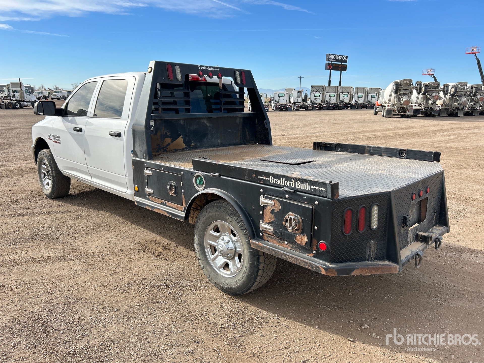 General Appearance with Foto, angolo posteriore sinistro