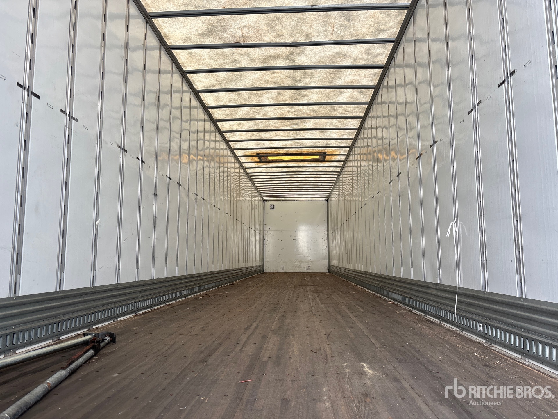 2024 Vanguard 53 ft x 102 in T/A