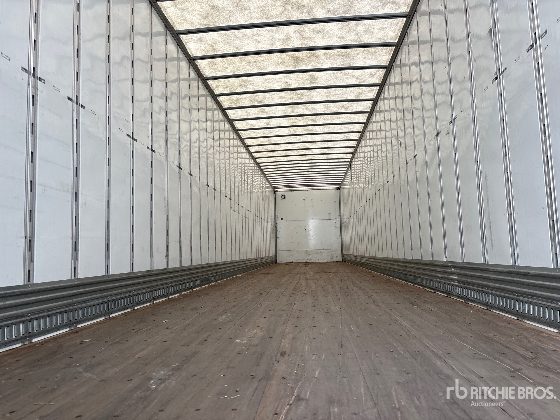 2024 Vanguard 53 ft x 102 in T/A