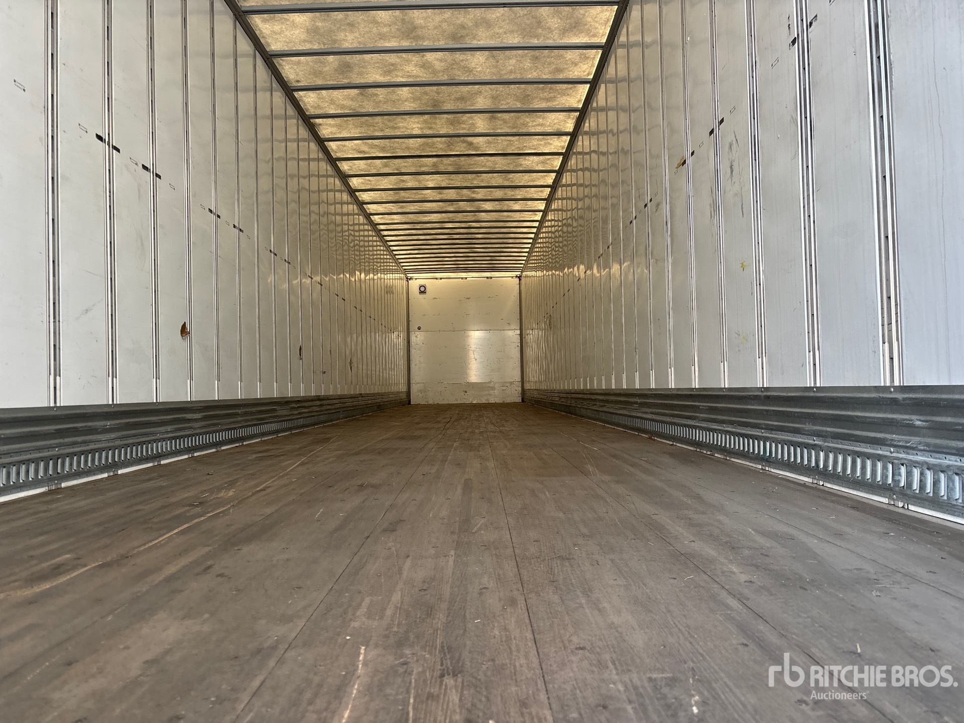 2024 Vanguard 53 ft x 102 in T/A