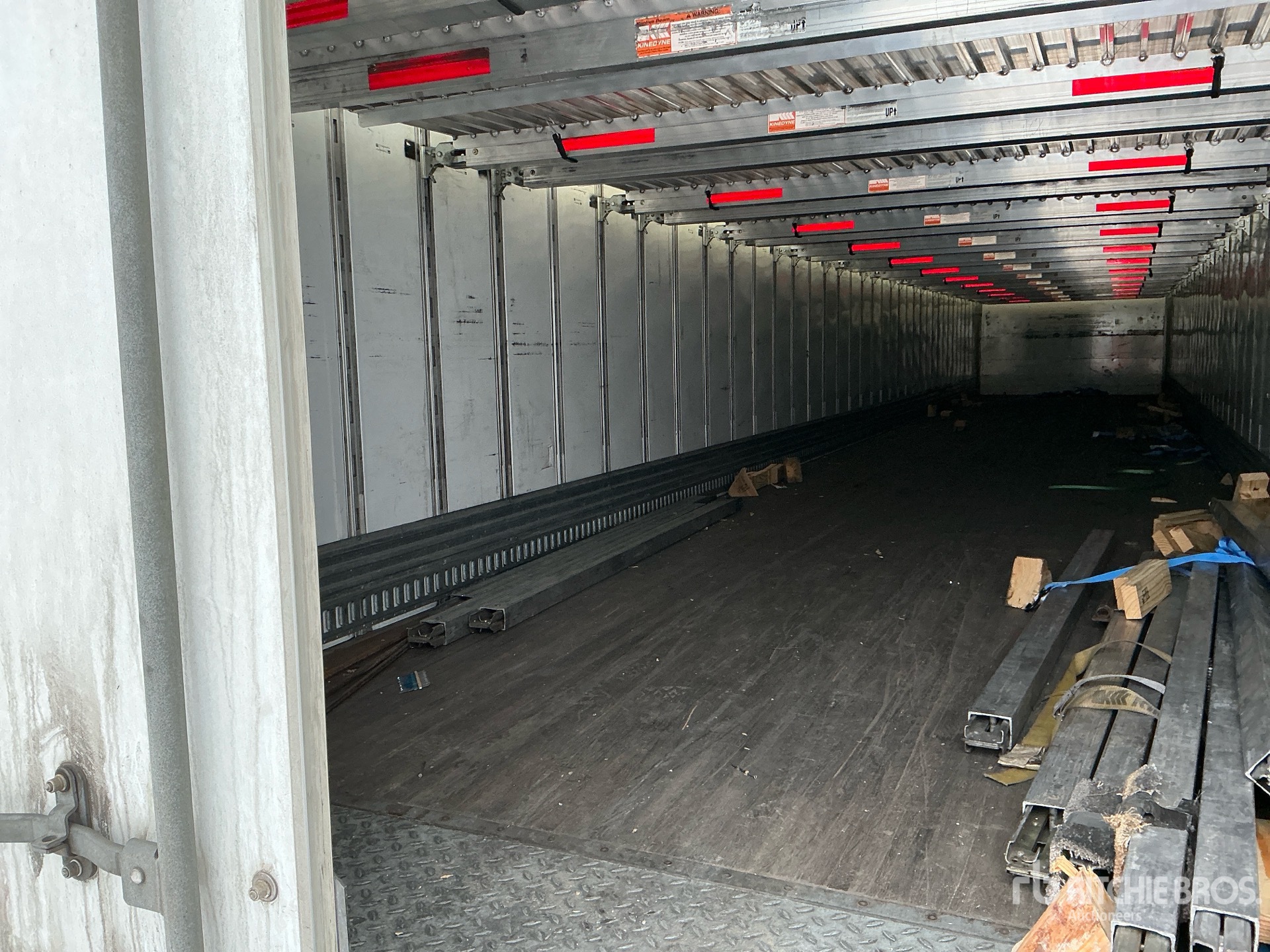 2021 Vanguard 53 ft x 102 in T/A