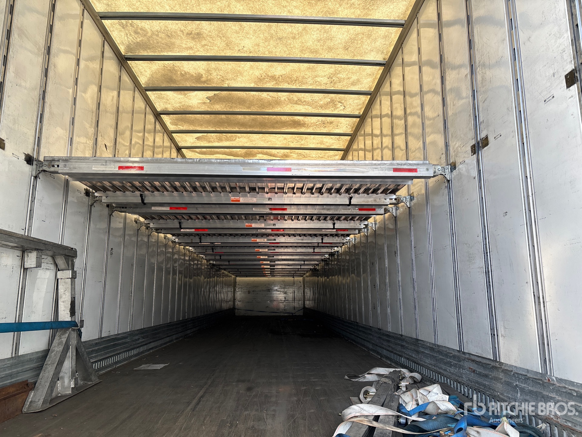 2020 Vanguard 53 ft x 102 in T/A