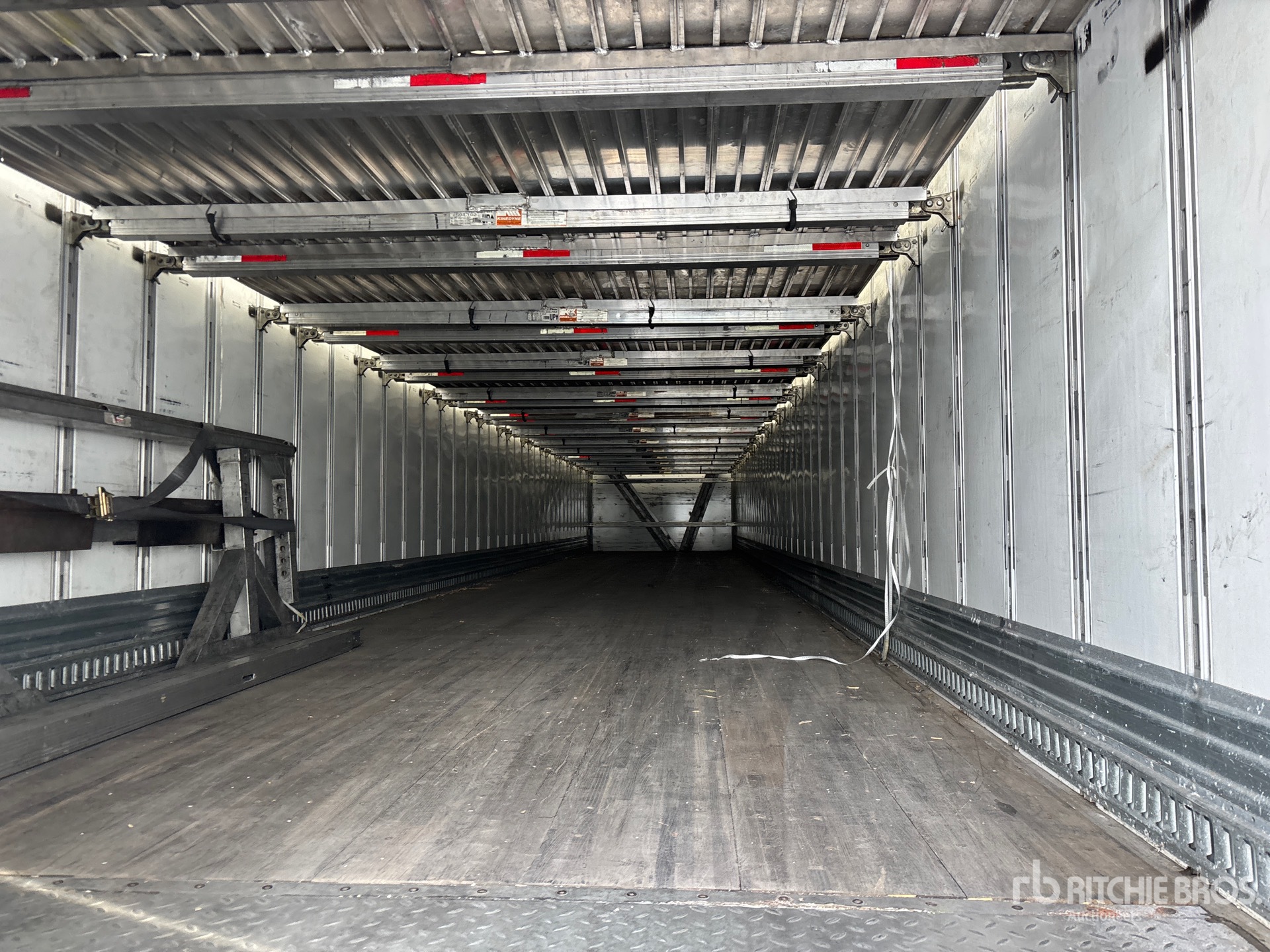 2023 Vanguard 53 ft x 102 in T/A