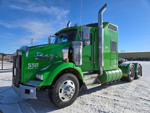 2005 Kenworth T800 T/A Sleeper Truck Tractor