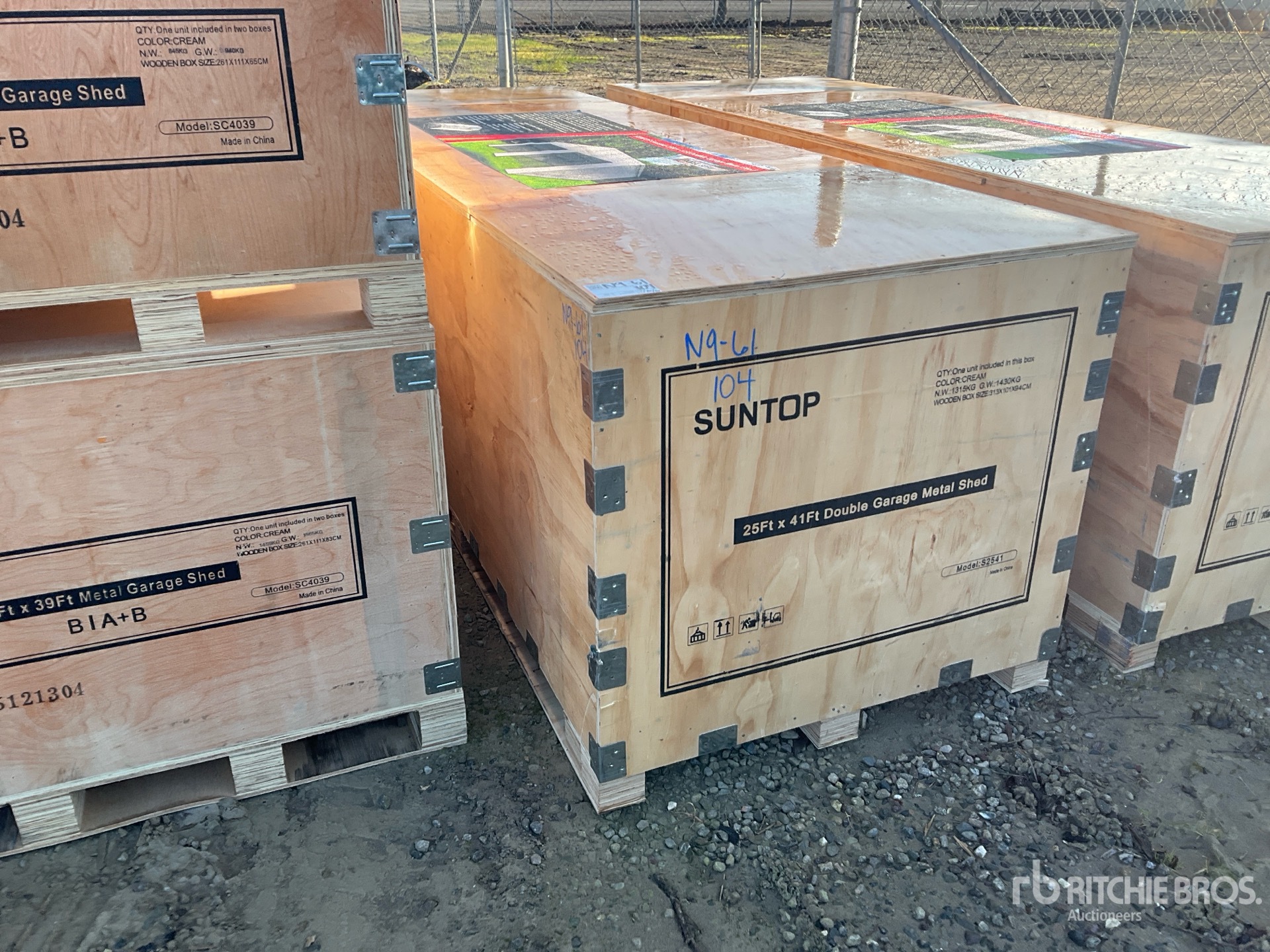 General Appearance with Bild, Ecke vorne links