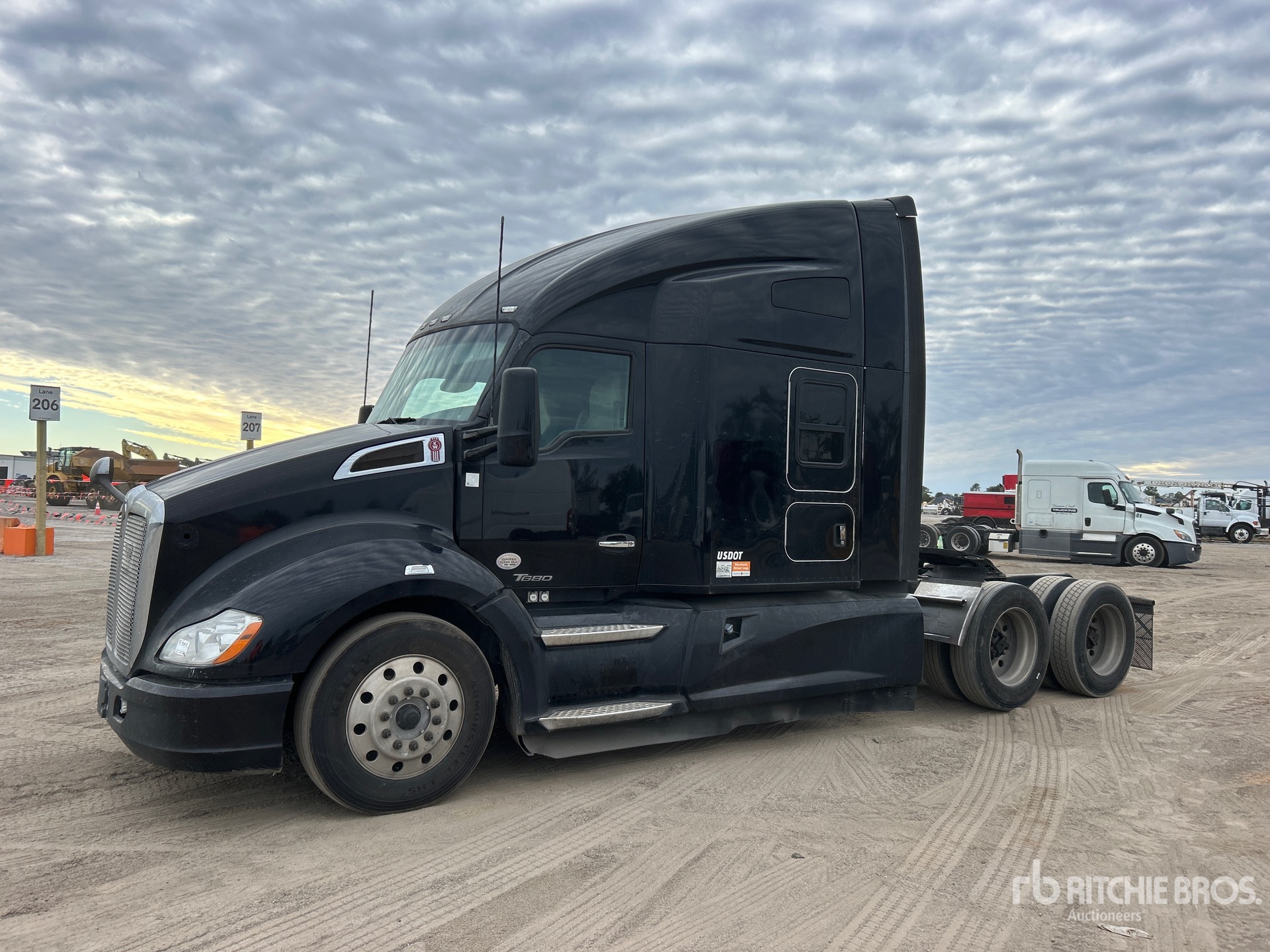 General Appearance with Bild, Ecke vorne links