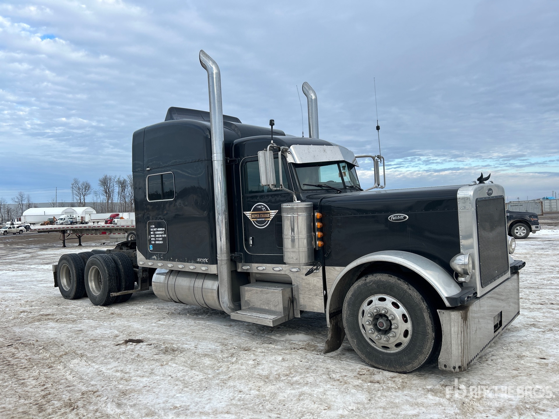 General Appearance with Foto, angolo anteriore destro