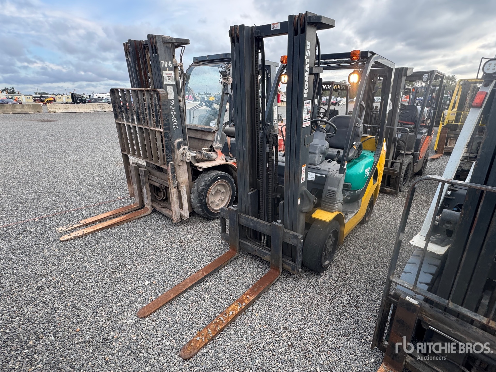 General Appearance with Bild, Ecke vorne links