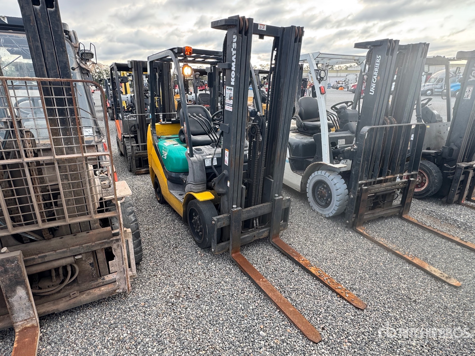 General Appearance with Bild, Ecke vorne rechts