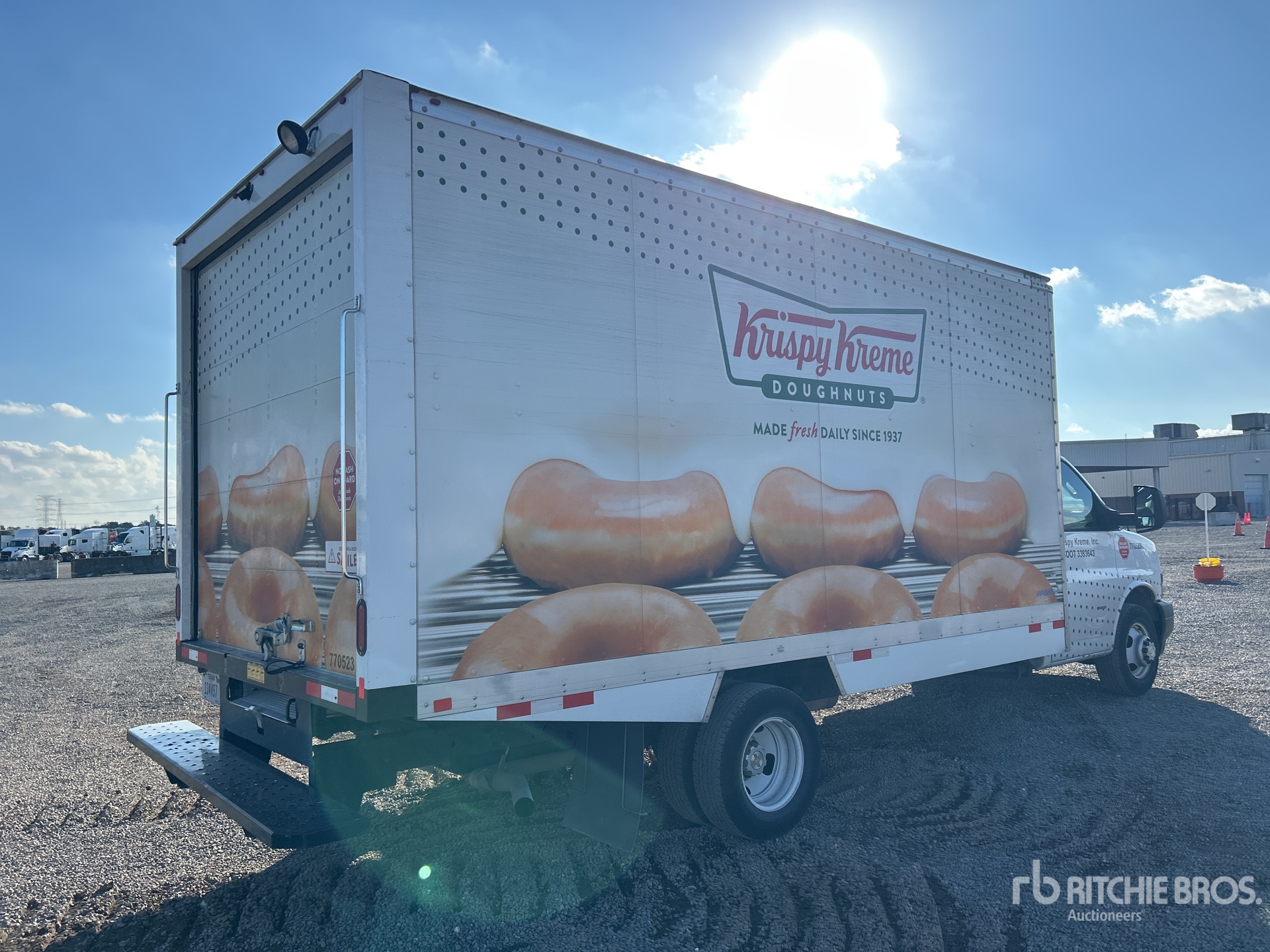 General Appearance with Foto, angolo anteriore sinistro