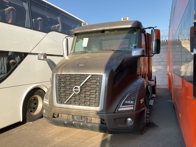 2021 Volvo VNR 4x2 S/A Day Cab Truck Tractor