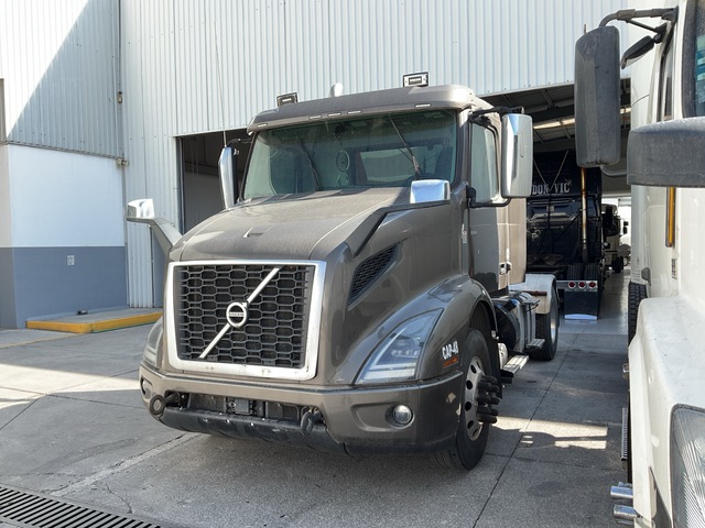 2021 Volvo VNR 4x2 S/A Day Cab Truck Tractor