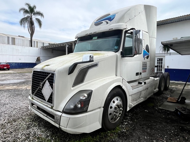 2018 Volvo VNL 6x4 T/A Sleeper Truck Tractor