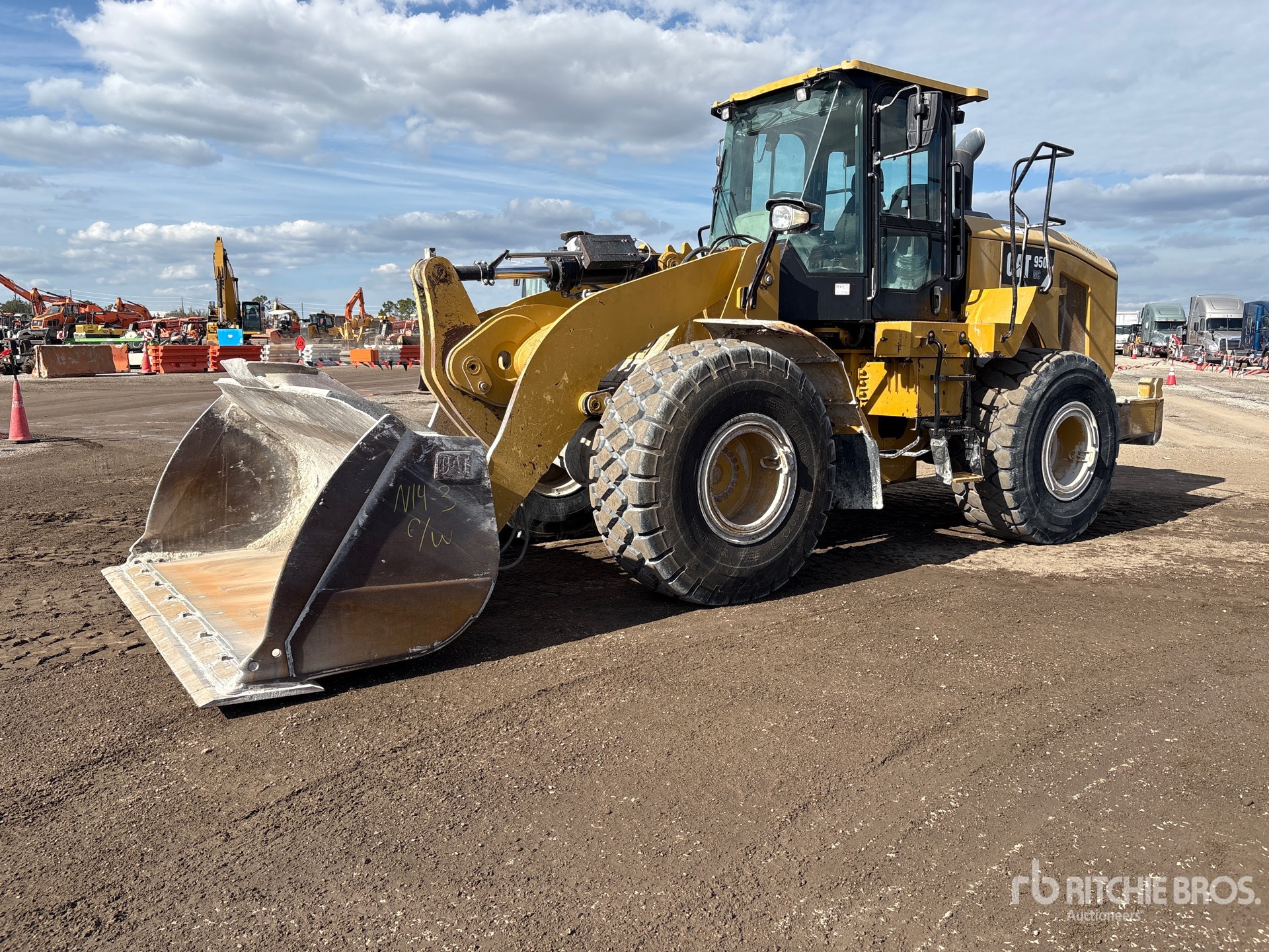 General Appearance with Foto, angolo anteriore sinistro