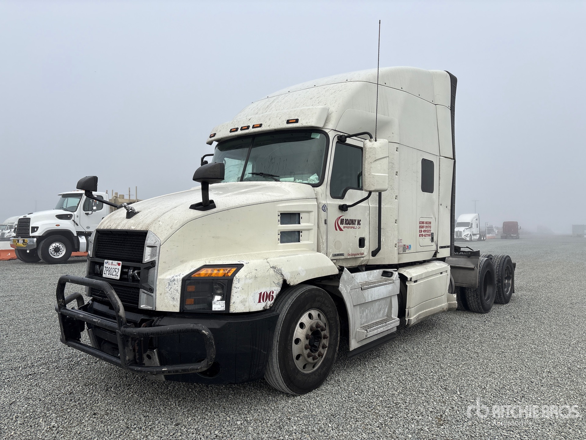 General Appearance with Foto, angolo anteriore sinistro