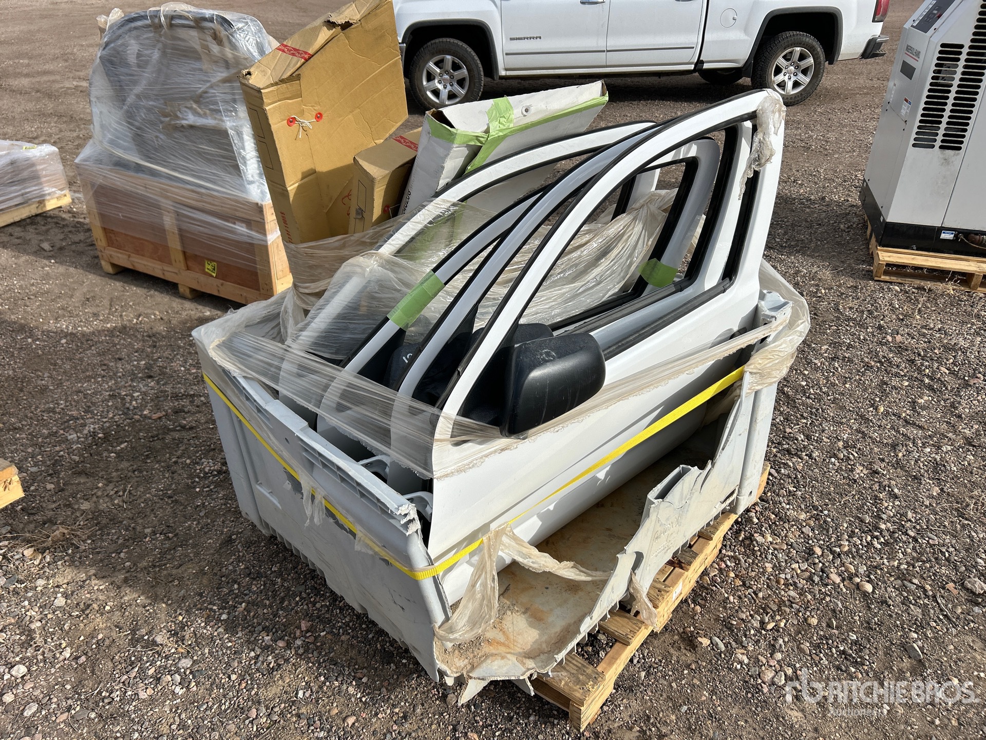 General Appearance with Picture, Right Rear Corner