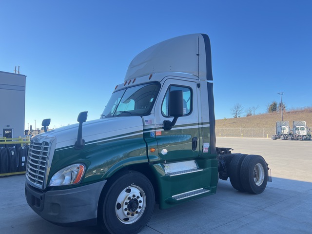 2017 Freightliner Cascadia 125 4x2 S/A Day Cab Truck Tractor