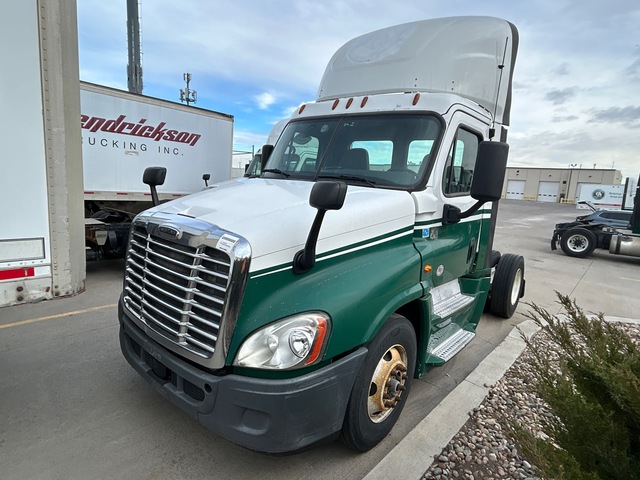 2018 Freightliner Cascadia 125 S/A Day Cab Truck Tractor (Inoperable) 2018 Freightliner Cascadia 125 S/A Day Cab Truck Tractor (Inoperable)