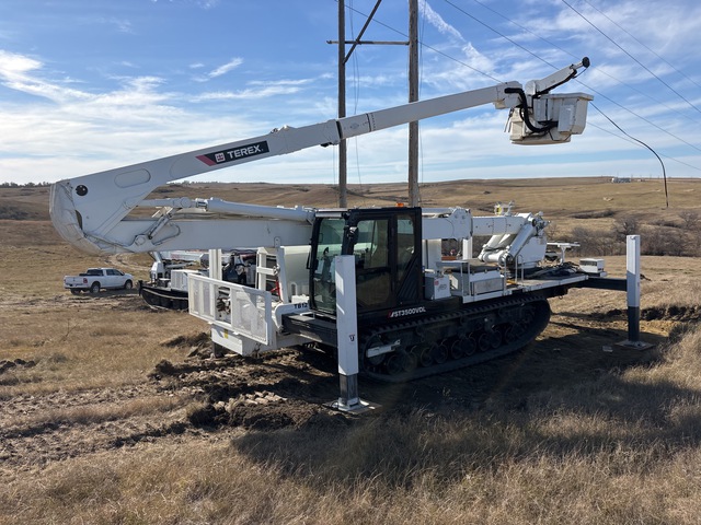 2020 Morooka MST3500VDL Crawler Carrier Aerial Lift w/2020 Terex TM125