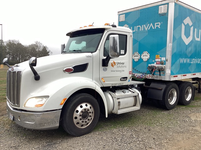 2016 Peterbilt 579 6x4 T/A Day Cab Truck Tractor